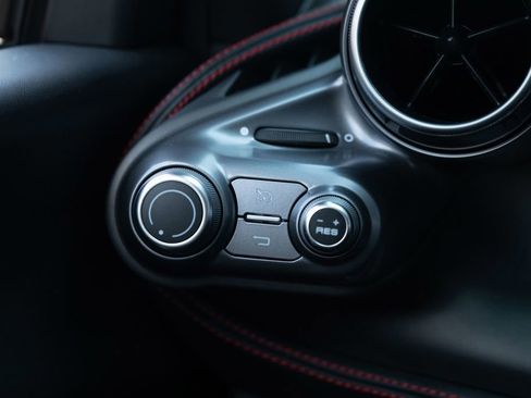 Used 2022 Ferrari F8 Tributo image 38