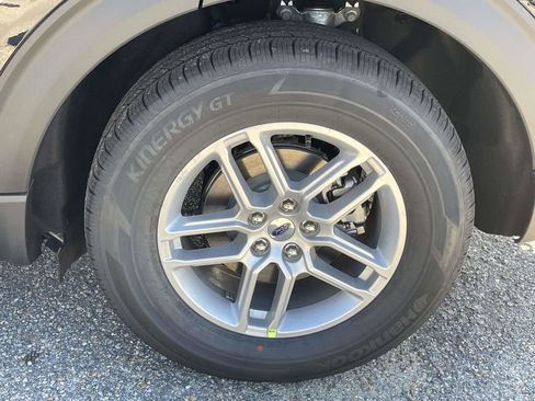 New 2026 Ford Explorer Active w/ Active Comfort Package RWD image 9