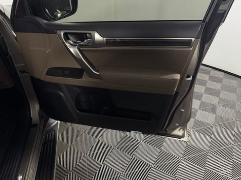 Used 2022 Lexus GX 460 Luxury w/ Sport Design Package image 32