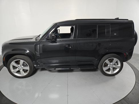 Used 2024 Land Rover Defender 110 X-Dynamic SE AWD/4WD image 33