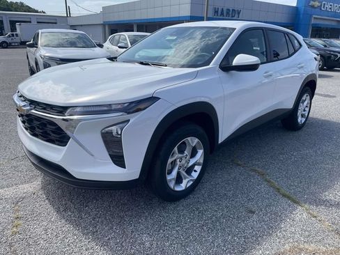 New 2026 Chevrolet Trax LS w/ LS Convenience Package FWD image 7