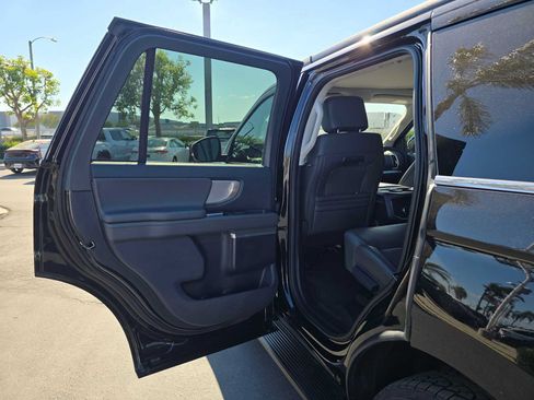 Used 2025 Ford Expedition Active AWD/4WD image 17