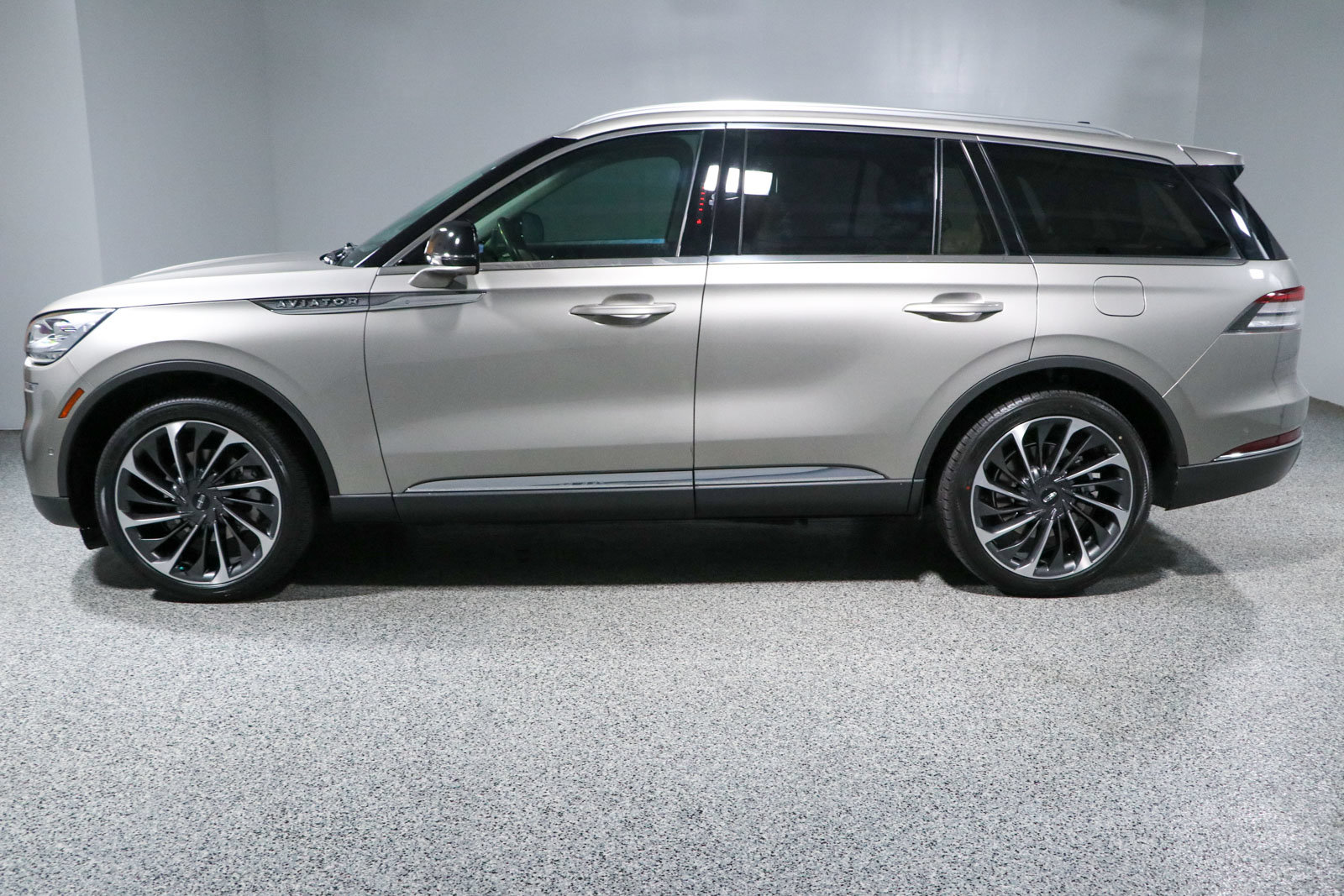 Used 2023 Lincoln Aviator Reserve w/ Equipment Group 201A AWD/4WD image 10