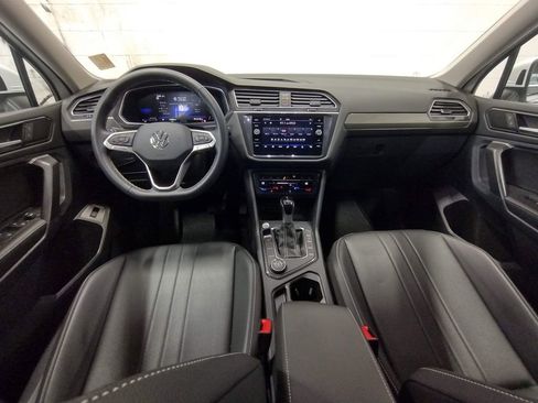 Certified 2024 Volkswagen Tiguan SE image 39