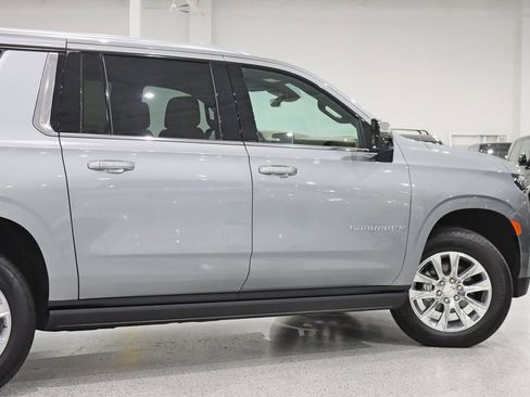 Used 2024 Chevrolet Suburban Premier w/ Premium Package image 11