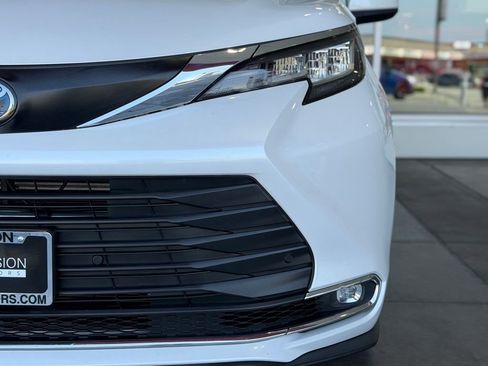 Certified 2023 Toyota Sienna XLE AWD/4WD image 6