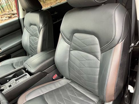 Used 2024 Nissan Pathfinder Platinum w/ Cargo Package image 16