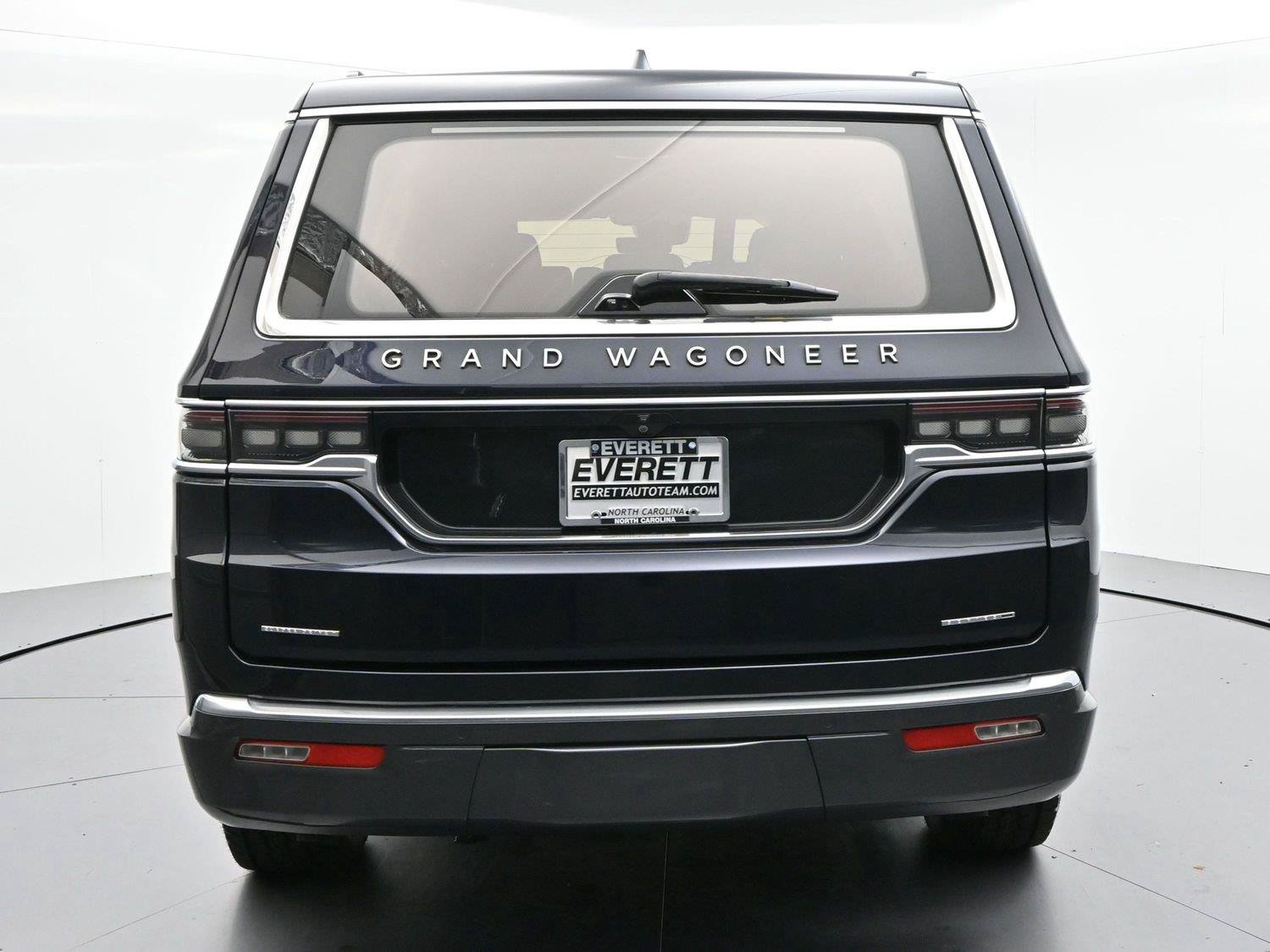 Used 2022 Jeep Grand Wagoneer Series III w/ HD Trailer Tow Package AWD/4WD image 6