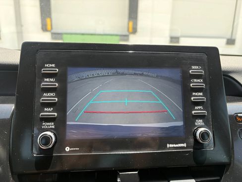 Used 2021 Toyota Camry LE FWD image 12
