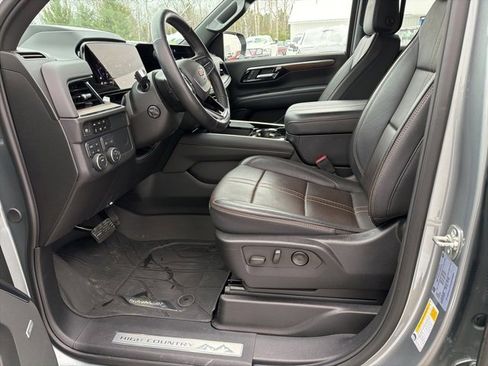 Used 2025 Chevrolet Tahoe High Country image 2