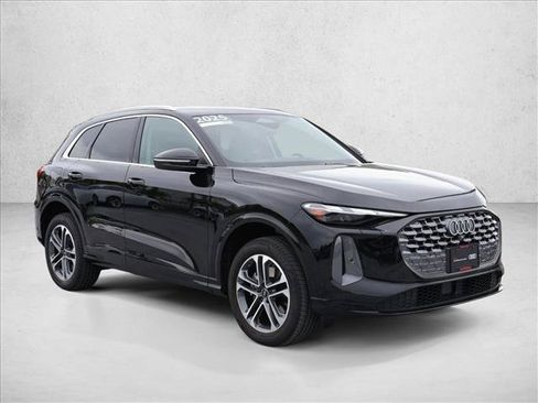 Certified 2025 Audi Q5 Premium w/ Convenience Package AWD/4WD image 3