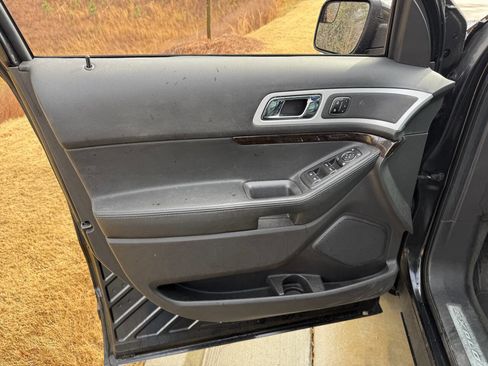 Used 2013 Ford Explorer Limited image 23