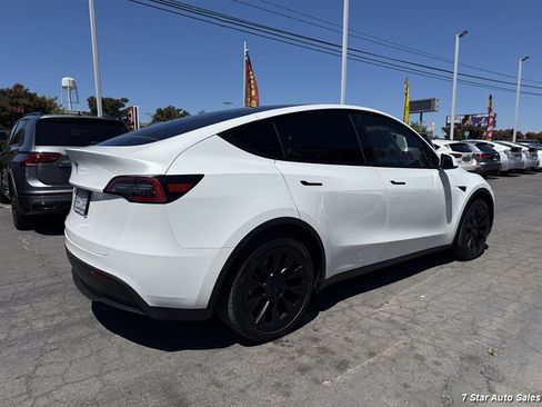 Used 2022 Tesla Model Y Long Range AWD/4WD image 6