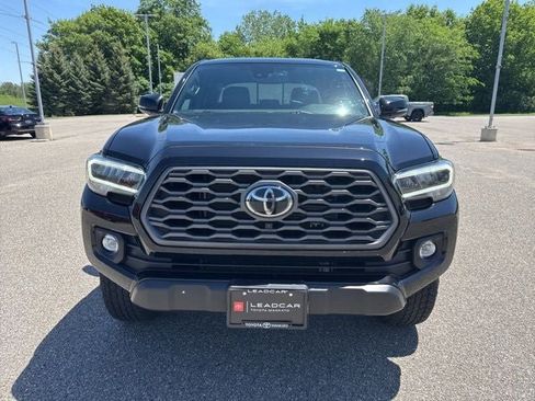 Used 2020 Toyota Tacoma TRD Off-Road w/ TRD Premium Off Road Package AWD/4WD image 2