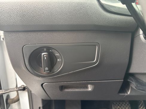 Used 2018 Volkswagen Tiguan S image 22