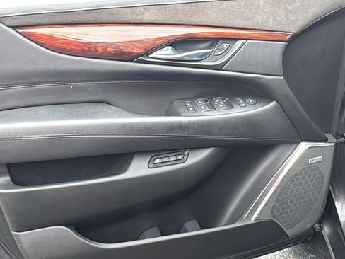 Used 2015 Cadillac Escalade Premium image 11