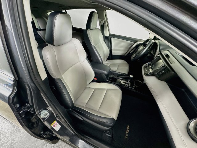 Used 2017 Toyota RAV4 Limited w/ Carpet Mat Package AWD/4WD image 32