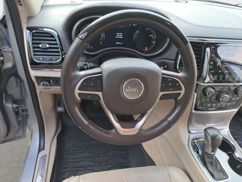 Used 2019 Jeep Grand Cherokee Overland AWD/4WD image 16