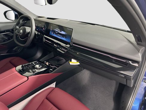 New 2026 BMW 530i xDrive 530i xDrive w/ Premium Package image 30