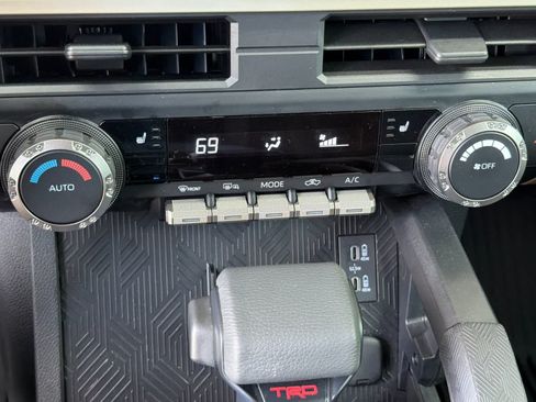 Used 2025 Toyota Tacoma TRD Sport AWD/4WD image 19