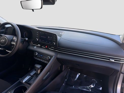 Used 2023 Hyundai Elantra Blue image 31