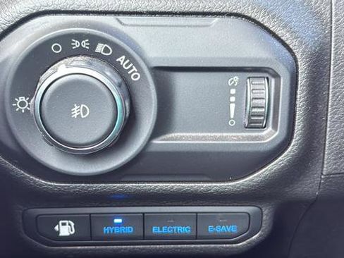 Used 2023 Jeep Wrangler Unlimited Sahara w/ Cold Weather Group AWD/4WD image 12