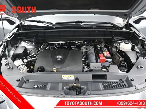 Used 2022 Toyota Highlander XLE AWD/4WD image 38