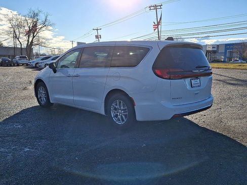 New 2026 Chrysler Pacifica Select FWD image 6