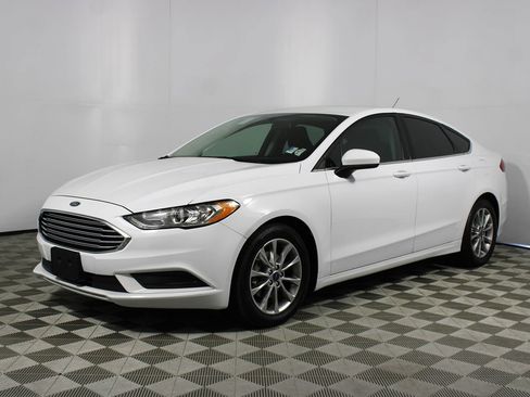 Used 2017 Ford Fusion SE w/ Fusion SE Technology Package FWD image 25