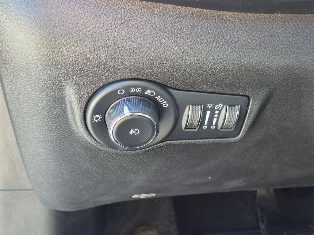 Certified 2023 Jeep Compass Limited AWD/4WD image 14