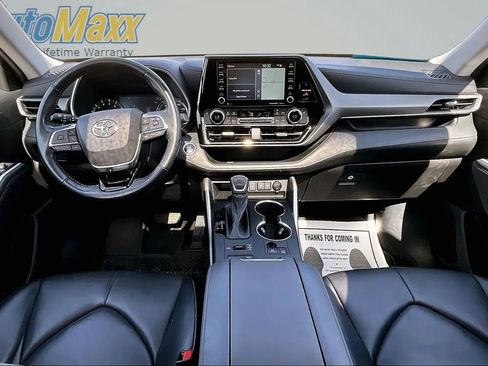 Used 2021 Toyota Highlander XLE AWD/4WD image 10