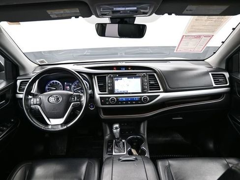 Certified 2019 Toyota Highlander XLE image 23