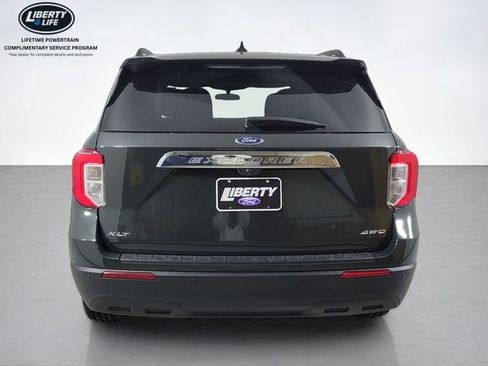 Used 2023 Ford Explorer XLT image 4