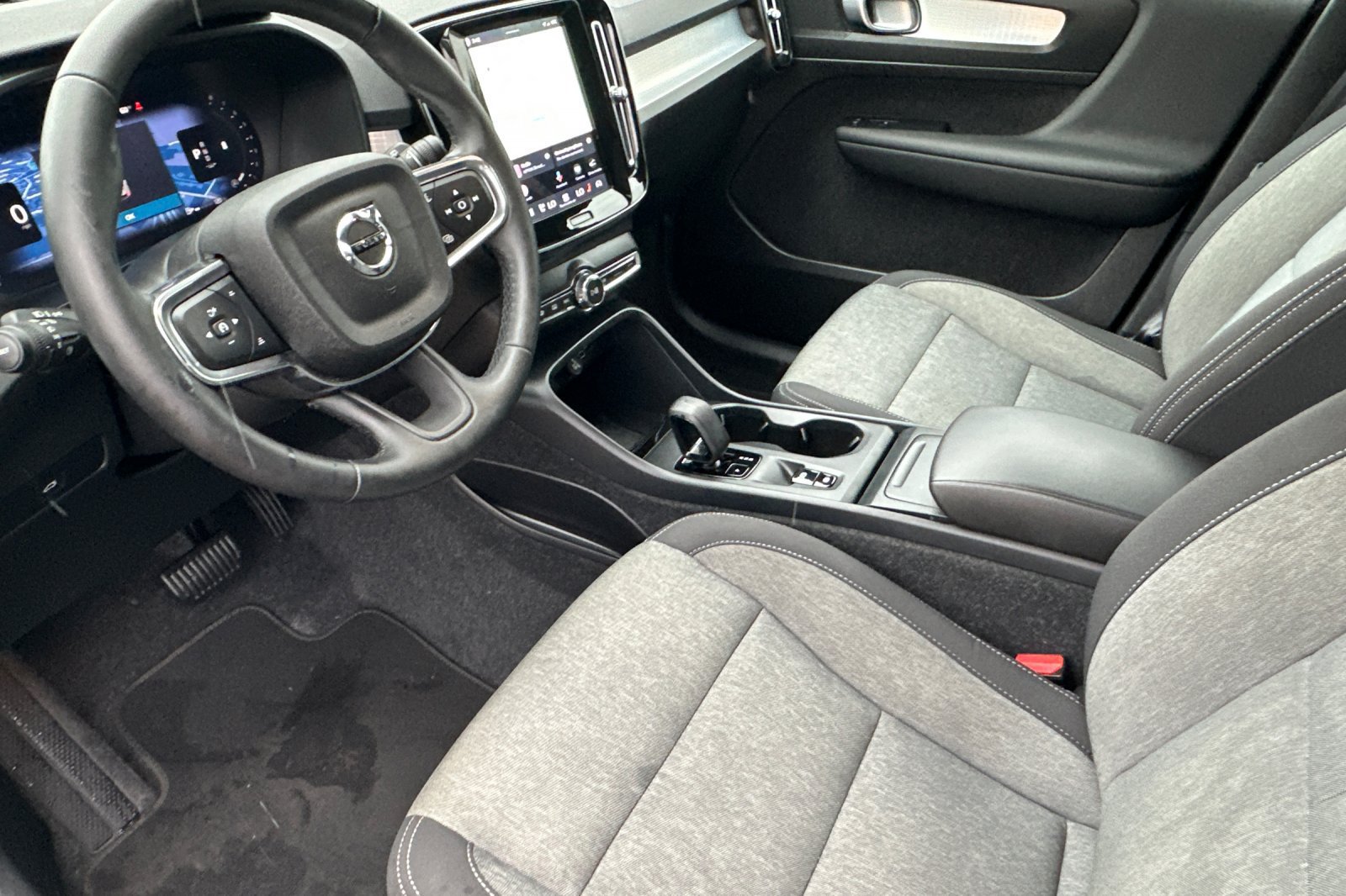 Used 2025 Volvo XC40 B5 Core AWD/4WD image 9