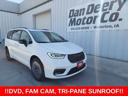 New 2026 Chrysler Pacifica Limited AWD/4WD image 1