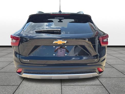 Used 2025 Chevrolet Trax LT w/ LT Convenience Package FWD image 4