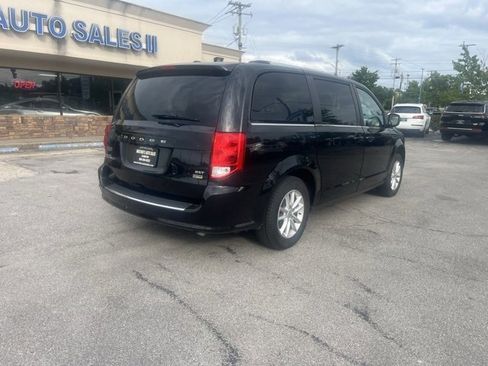 Used 2018 Dodge Grand Caravan SXT image 6