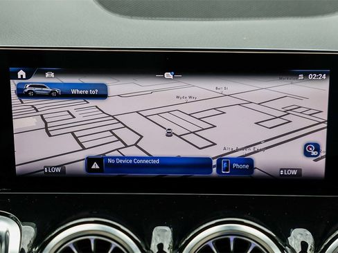 Used 2025 Mercedes-Benz GLB 250 4MATIC image 12