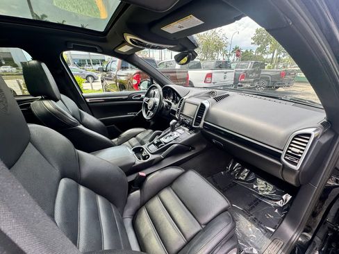 Used 2016 Porsche Cayenne S w/ Premium Plus Package AWD/4WD image 31