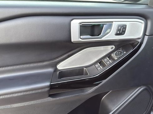 Certified 2022 Ford Explorer Platinum w/ Technology Package image 10