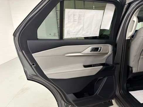 Used 2025 Ford Explorer Active w/ Active Comfort Package AWD/4WD image 21