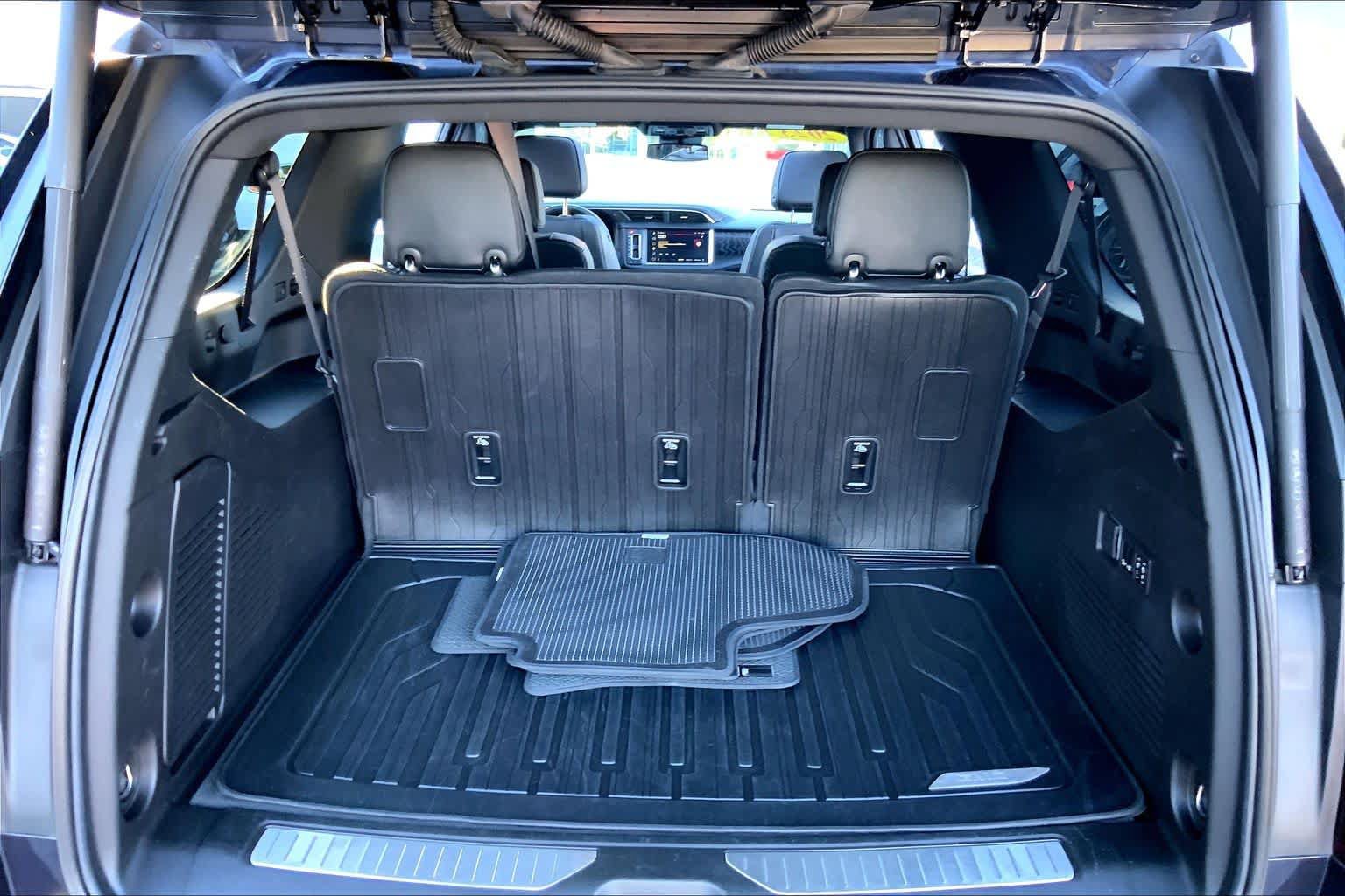 Used 2023 GMC Yukon XL Denali AWD/4WD image 35