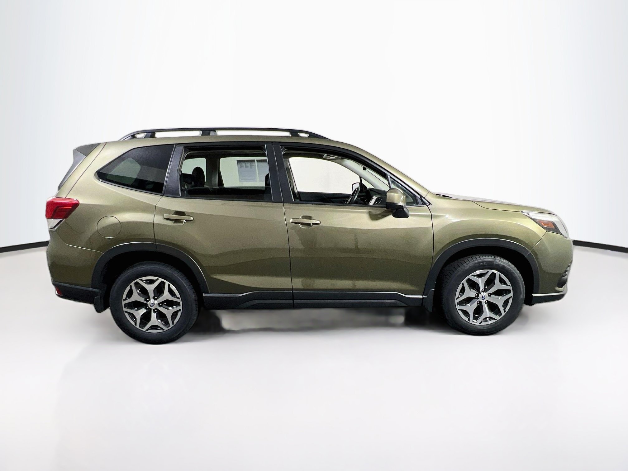 Used 2024 Subaru Forester Premium AWD/4WD image 4
