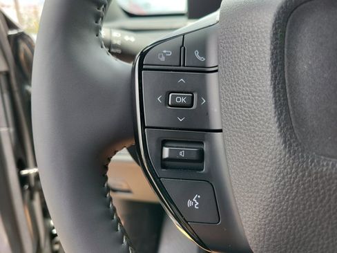 Used 2026 Toyota C-HR AWD/4WD image 16