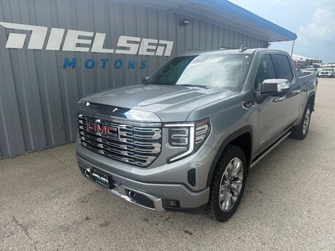 Used 2025 GMC Sierra 1500 Denali w/ Denali Reserve Package AWD/4WD image 4