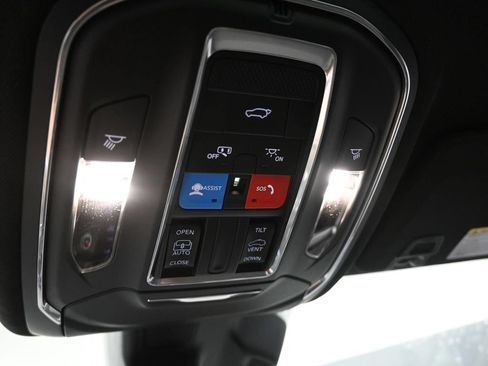 Used 2025 Jeep Grand Cherokee Laredo X w/ Luxury Tech Group I AWD/4WD image 23