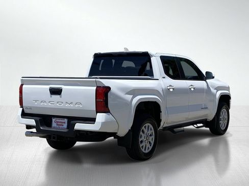 Used 2026 Toyota Tacoma SR5 AWD/4WD image 8