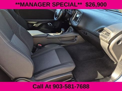 Used 2023 Dodge Challenger SXT image 9