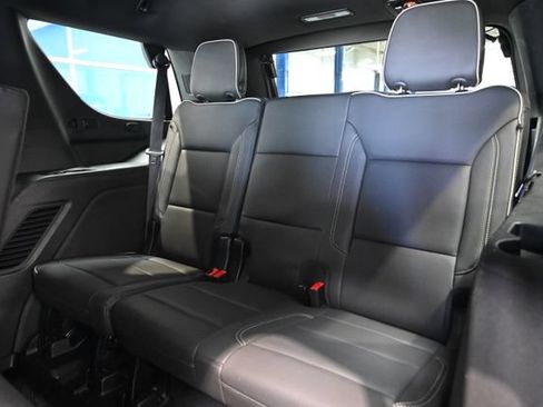 Used 2024 GMC Yukon SLT w/ SLT Luxury Package AWD/4WD image 12