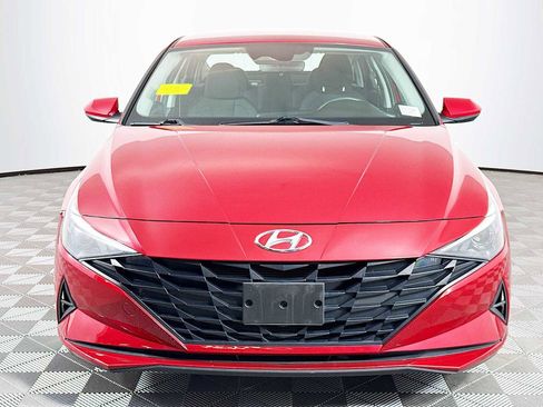 Used 2022 Hyundai Elantra SE w/ Cargo Package image 2